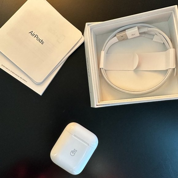NEW apple airpods 2nd generation - Picture 4 of 5